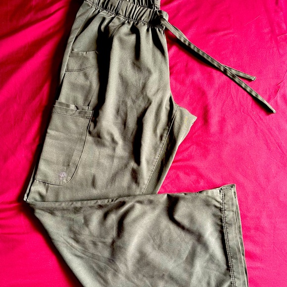 Healing Hands Scrubs - Picture 4 of 6